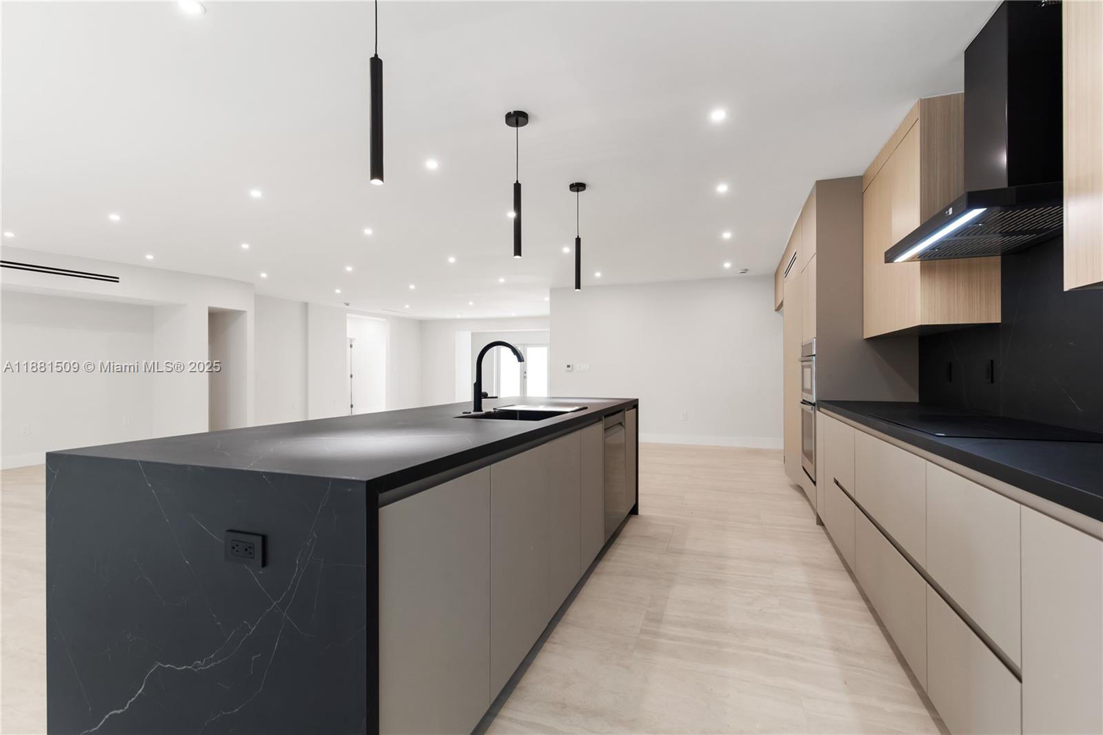 2251 SW 20th St Miami, FL 33145