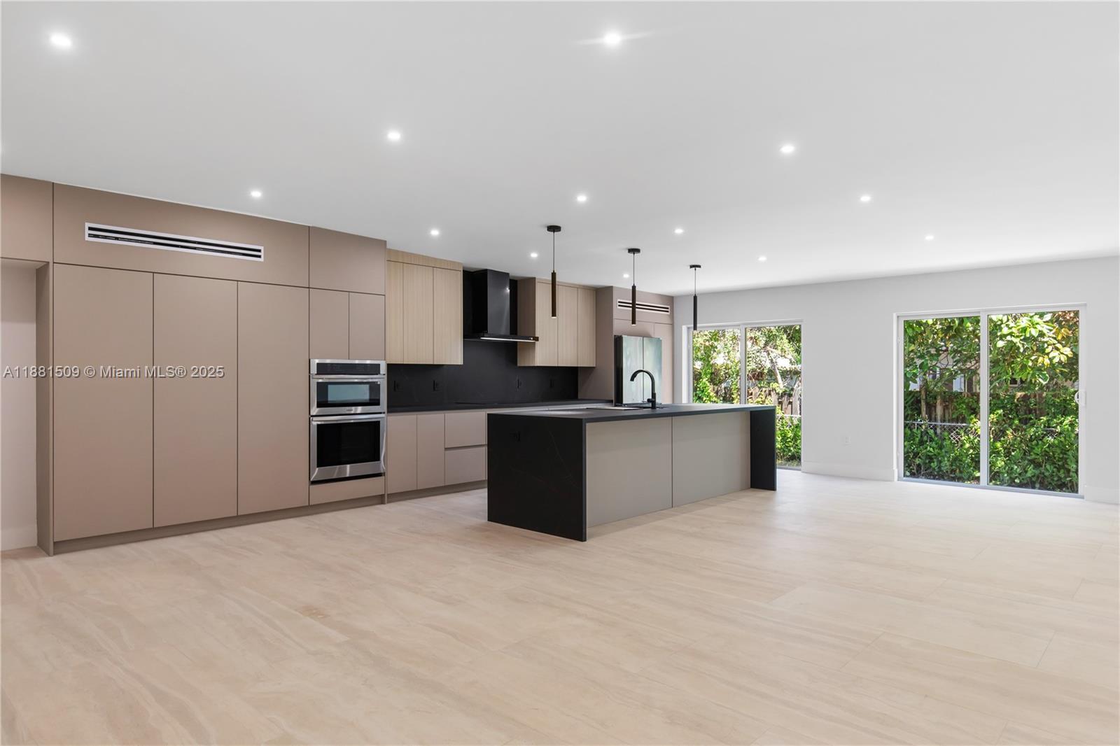 2251 SW 20th St Miami, FL 33145