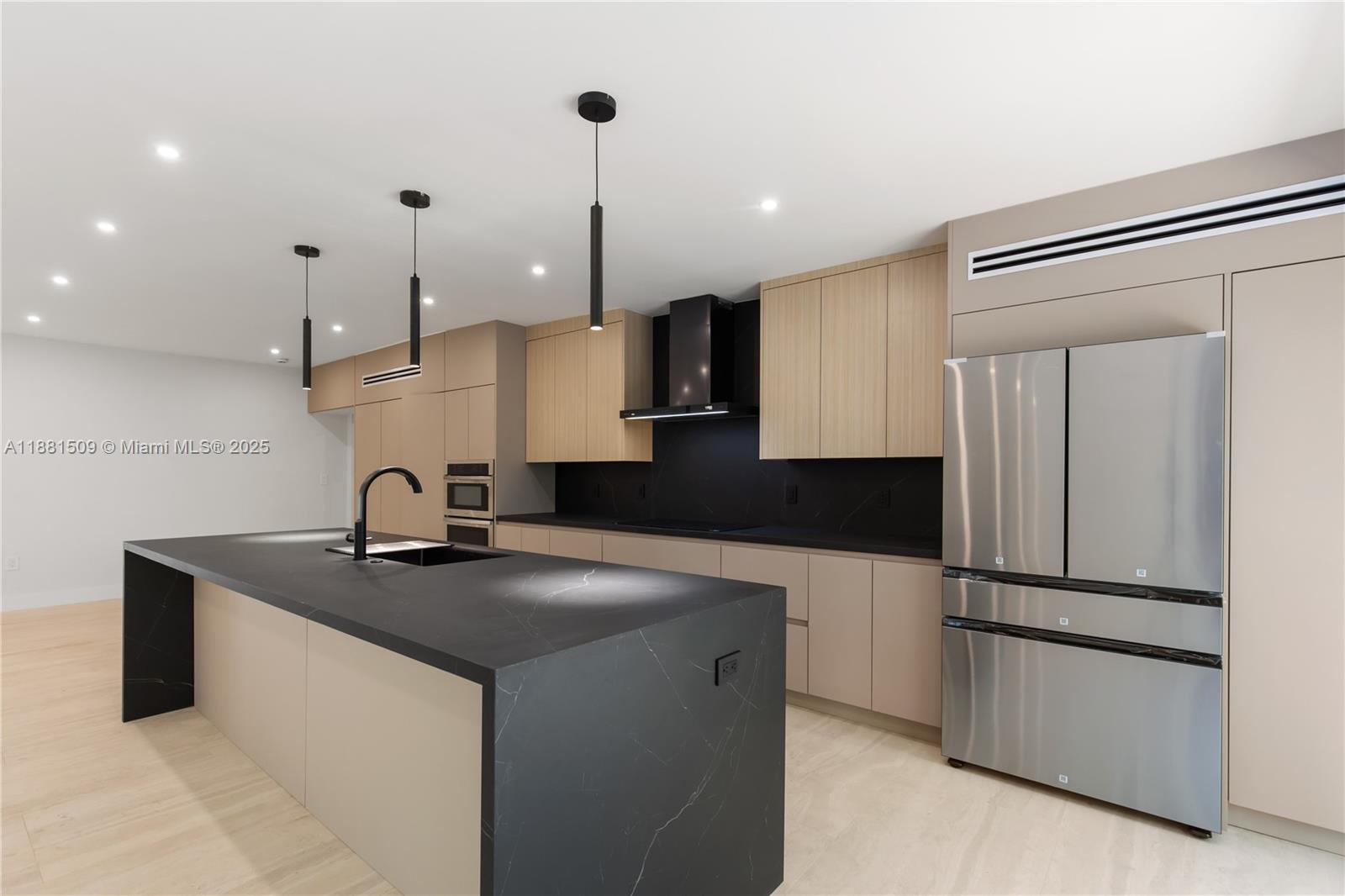 2251 SW 20th St Miami, FL 33145