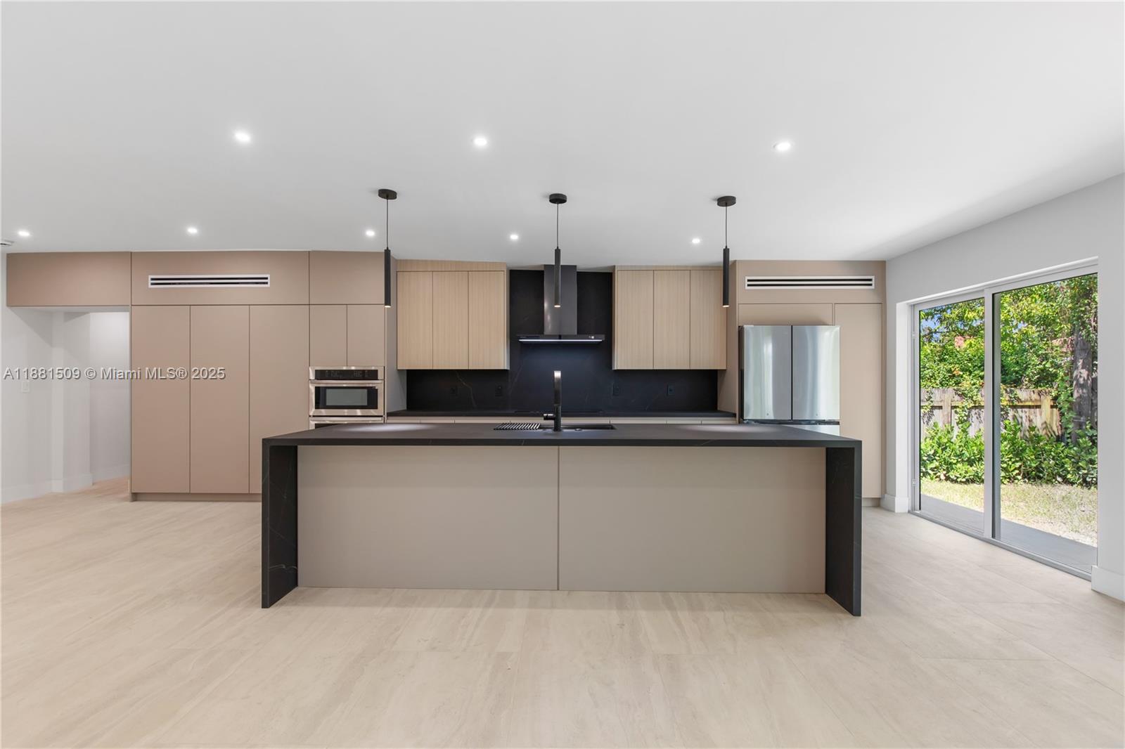 2251 SW 20th St Miami, FL 33145