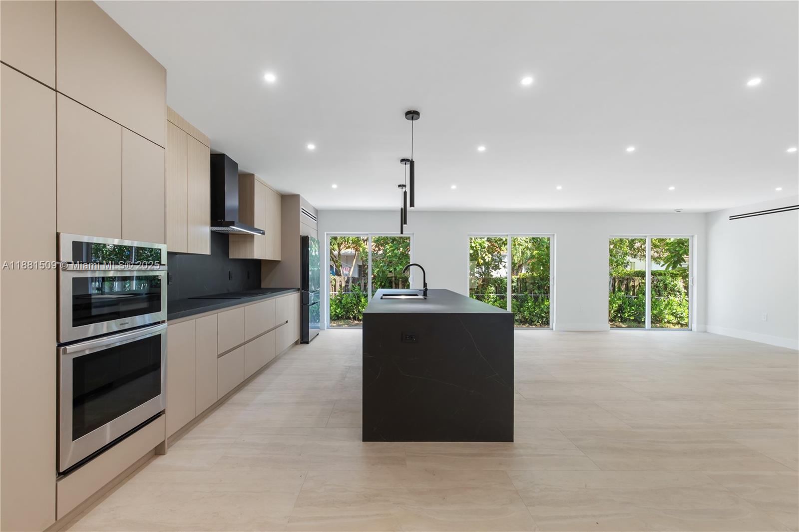 2251 SW 20th St Miami, FL 33145