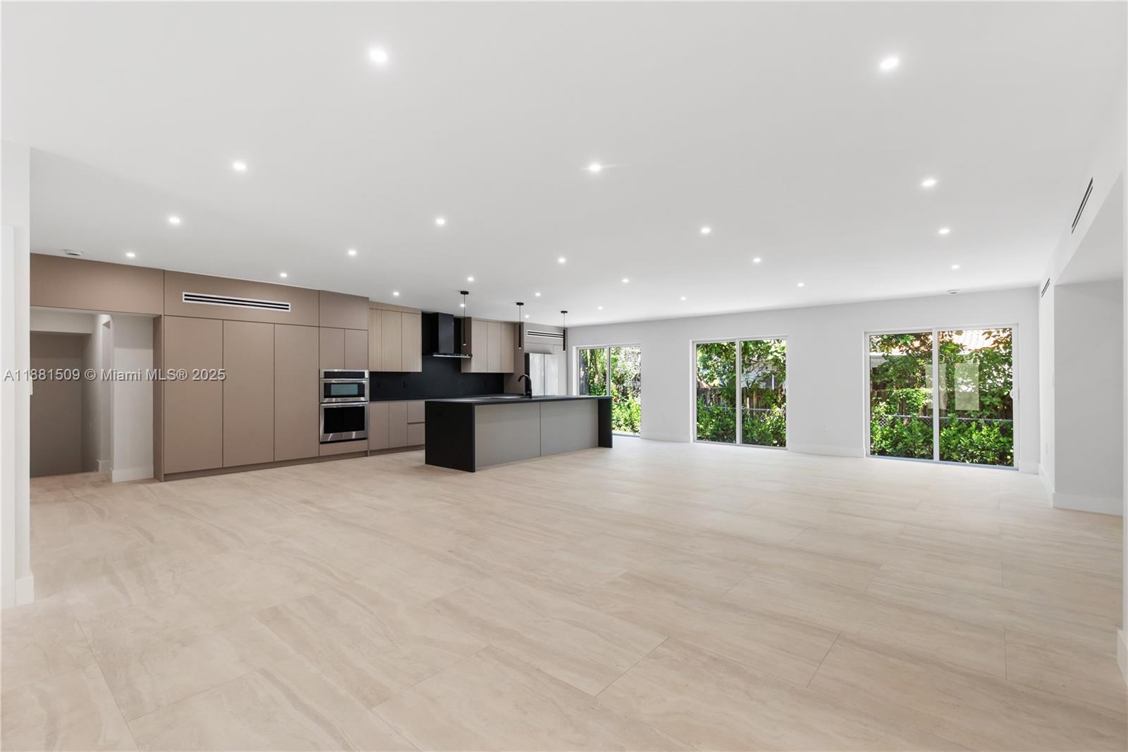 2251 SW 20th St Miami, FL 33145