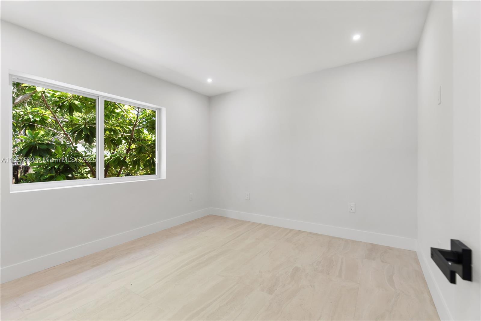 2251 SW 20th St Miami, FL 33145