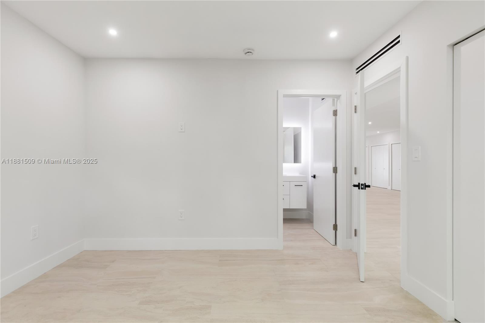 2251 SW 20th St Miami, FL 33145