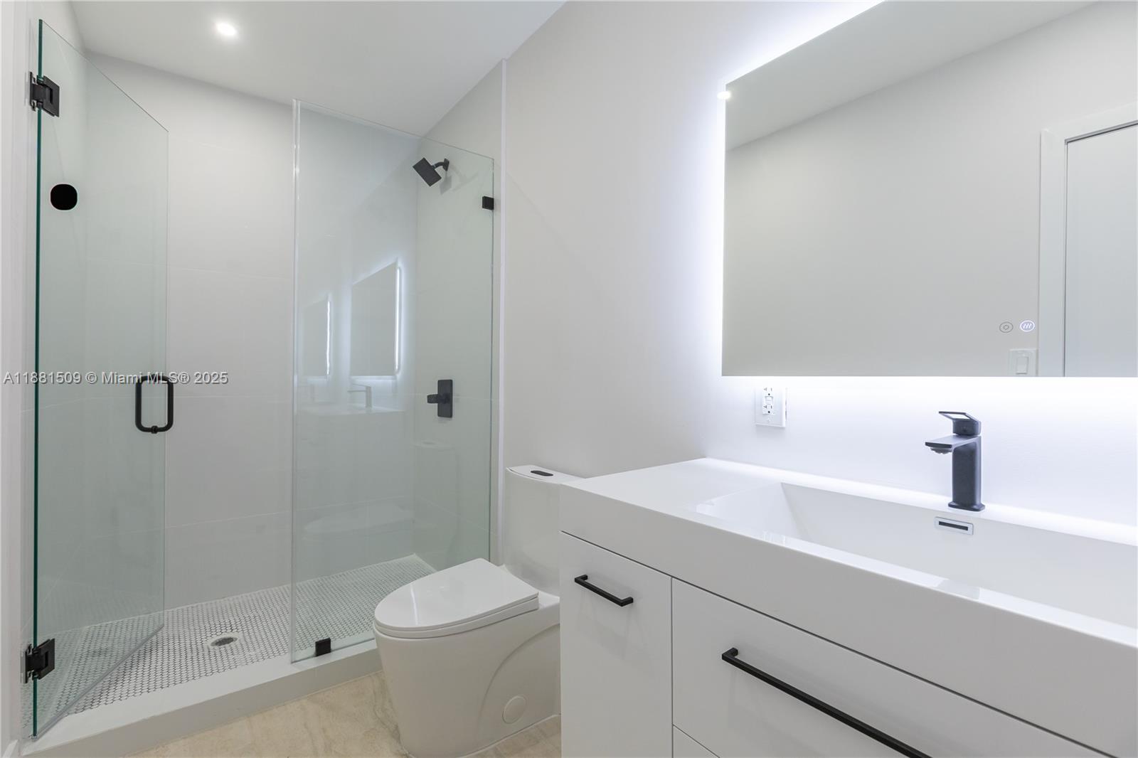 2251 SW 20th St Miami, FL 33145