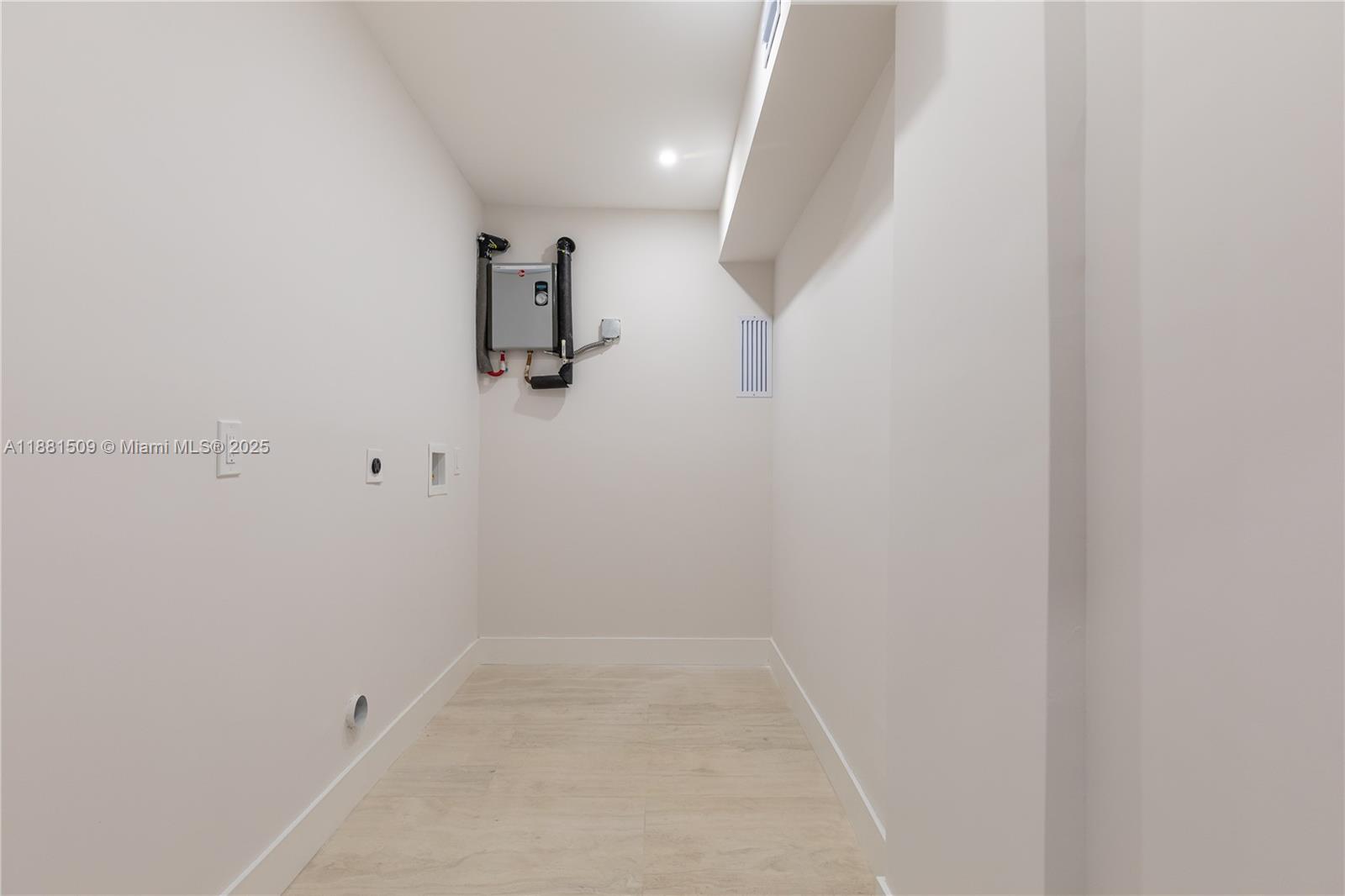 2251 SW 20th St Miami, FL 33145