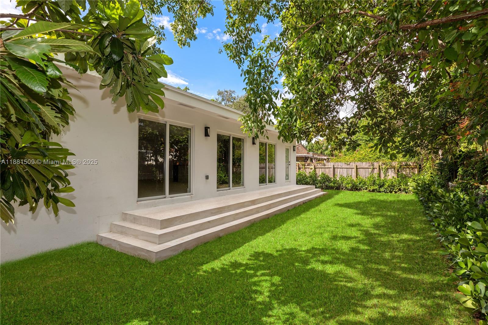 2251 SW 20th St Miami, FL 33145