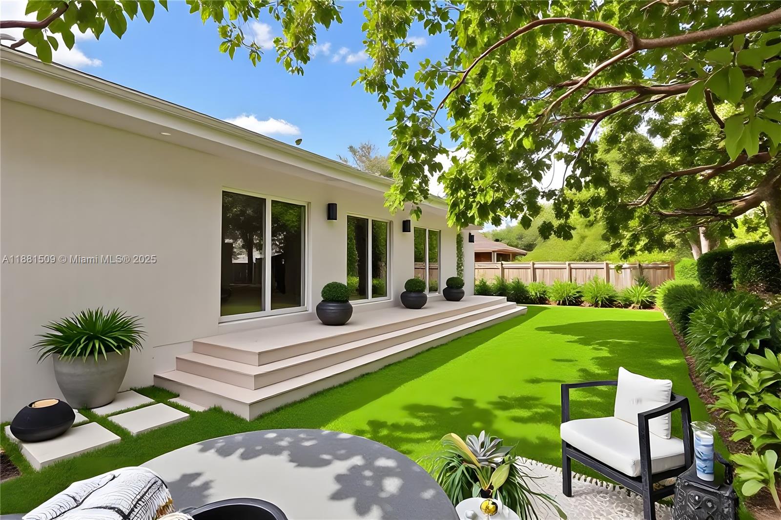 2251 SW 20th St Miami, FL 33145