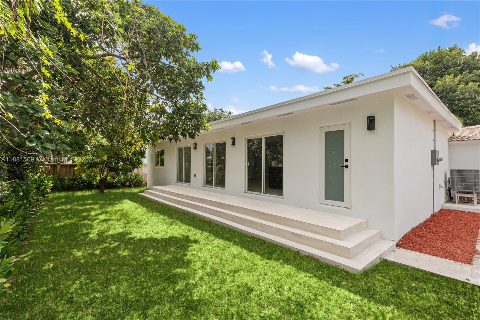 2251 SW 20th St Miami, FL 33145