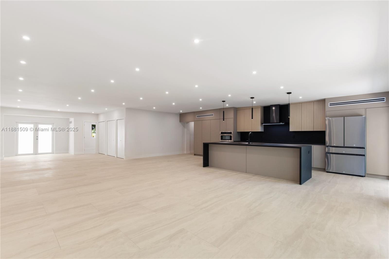 2251 SW 20th St Miami, FL 33145