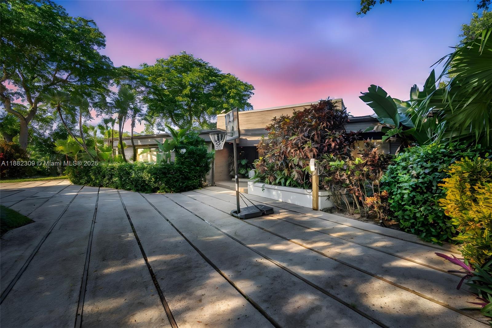 4401 Sanders St Hollywood, FL 33021