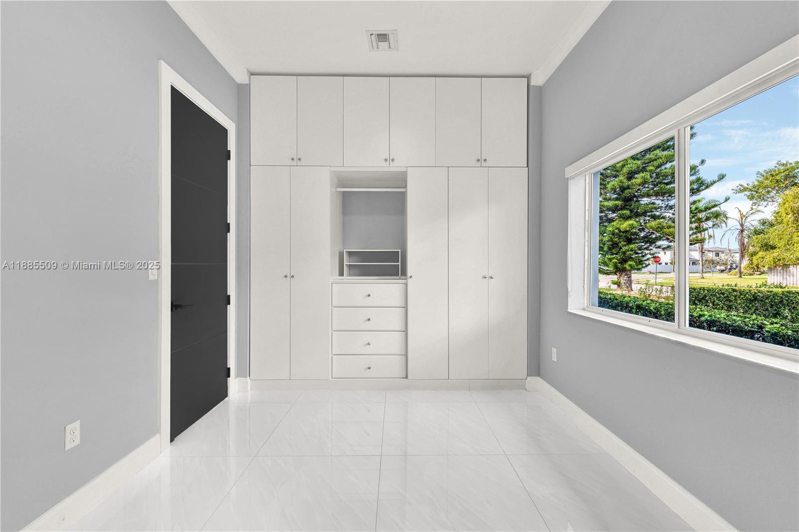 11921 SW 82nd Rd Miami, FL 33156