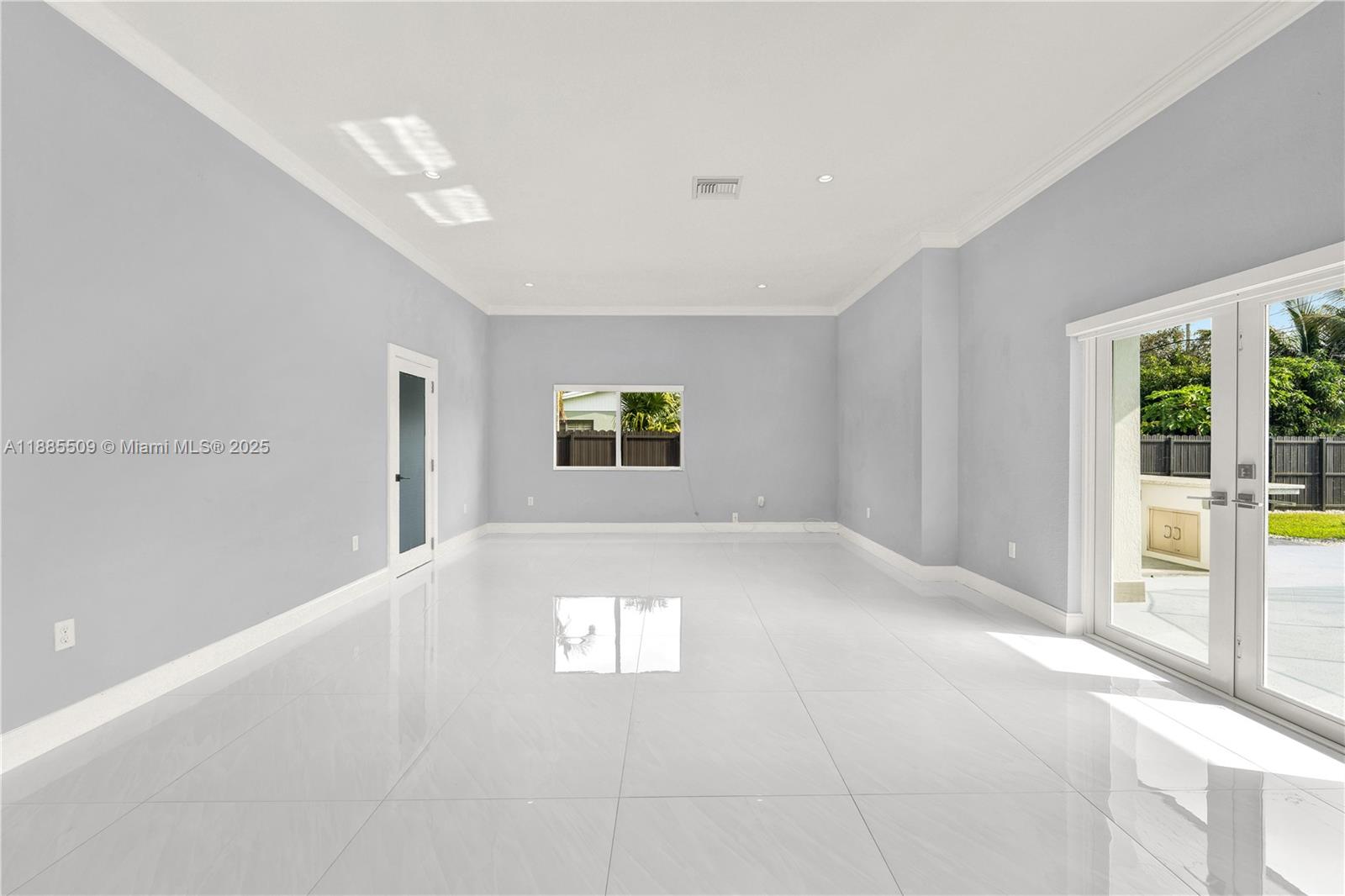 11921 SW 82nd Rd Miami, FL 33156