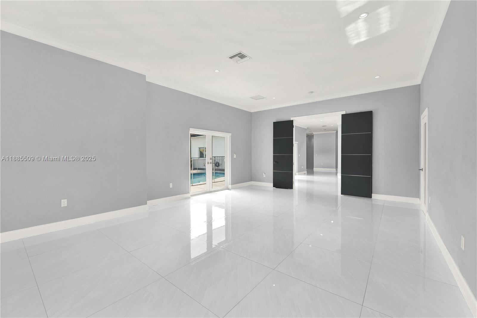 11921 SW 82nd Rd Miami, FL 33156