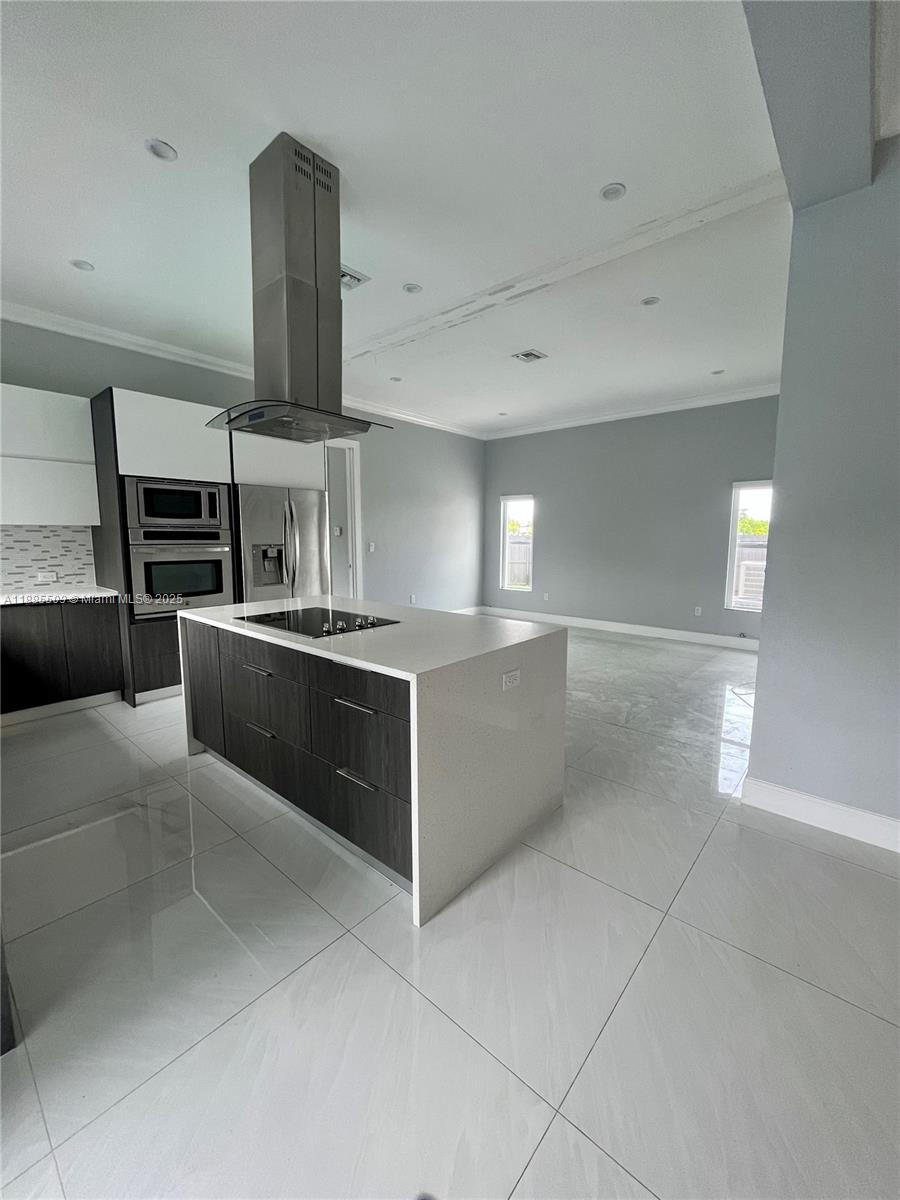 11921 SW 82nd Rd Miami, FL 33156