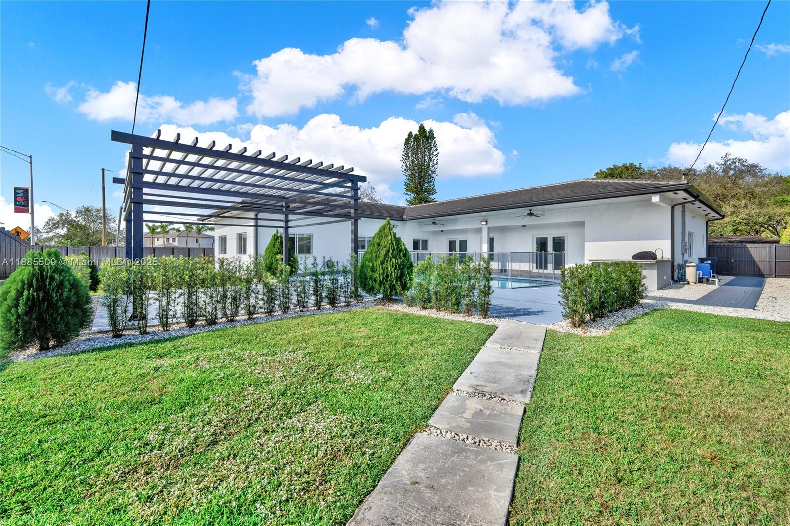 11921 SW 82nd Rd Miami, FL 33156