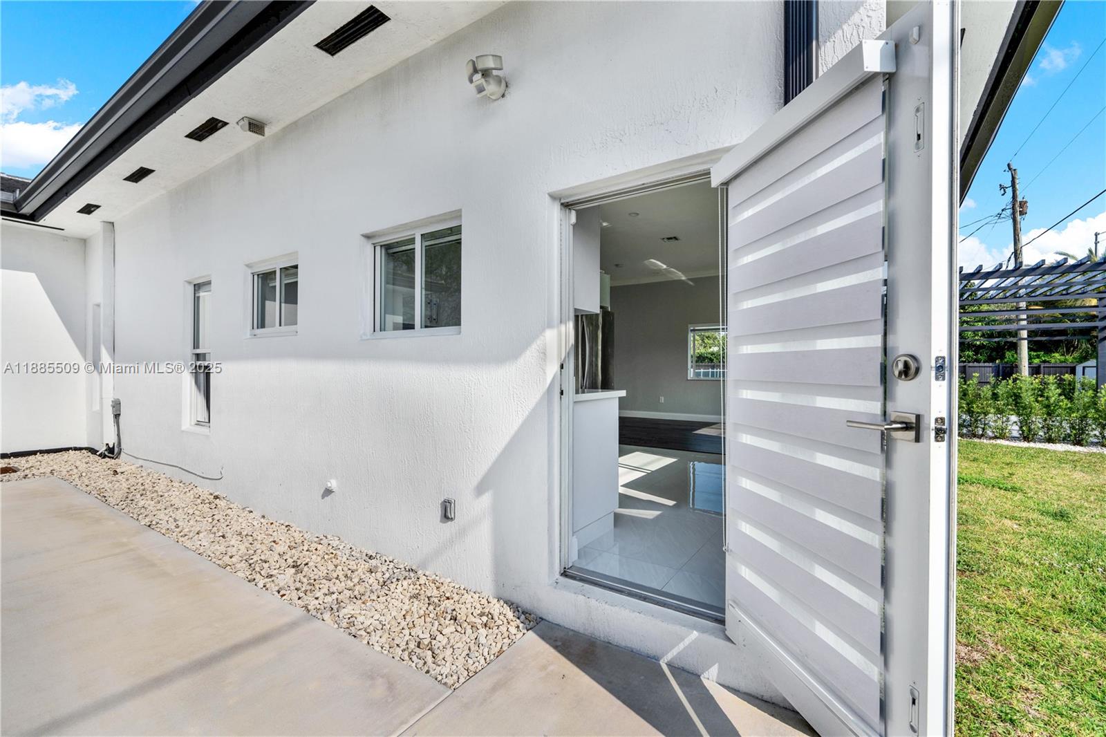 11921 SW 82nd Rd Miami, FL 33156