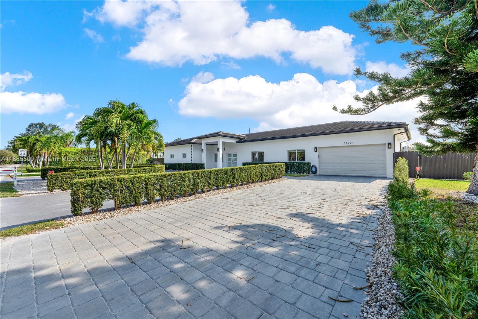 11921 SW 82nd Rd Miami, FL 33156