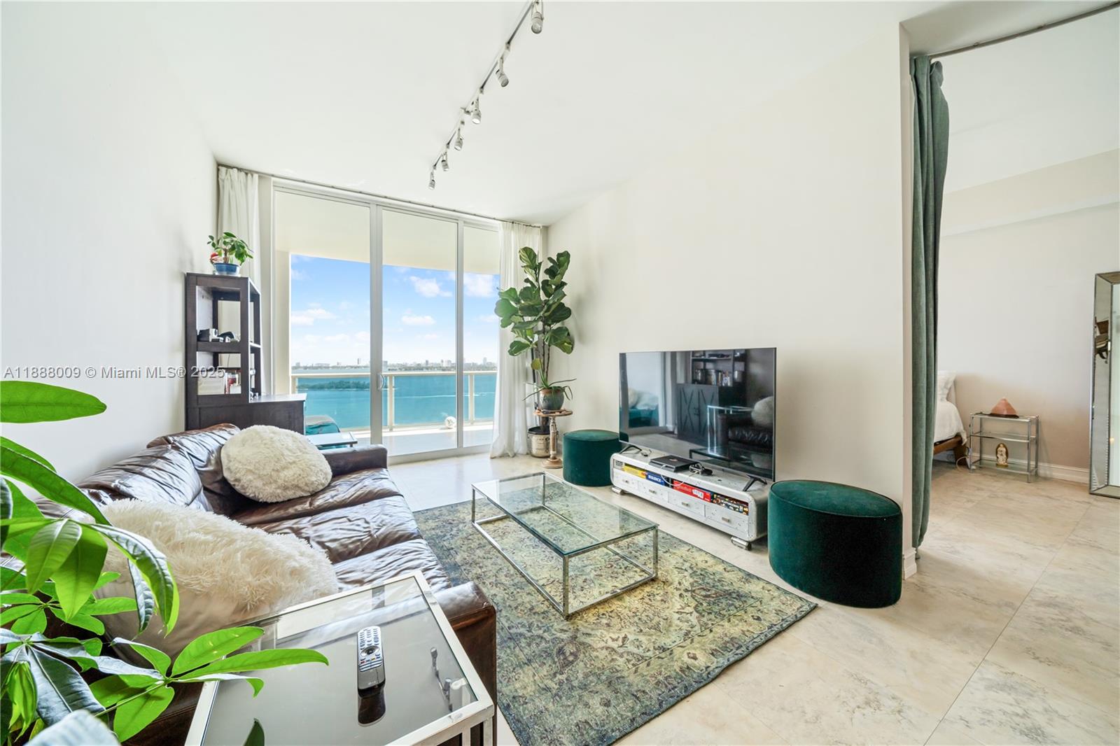 image New Wave Condo2