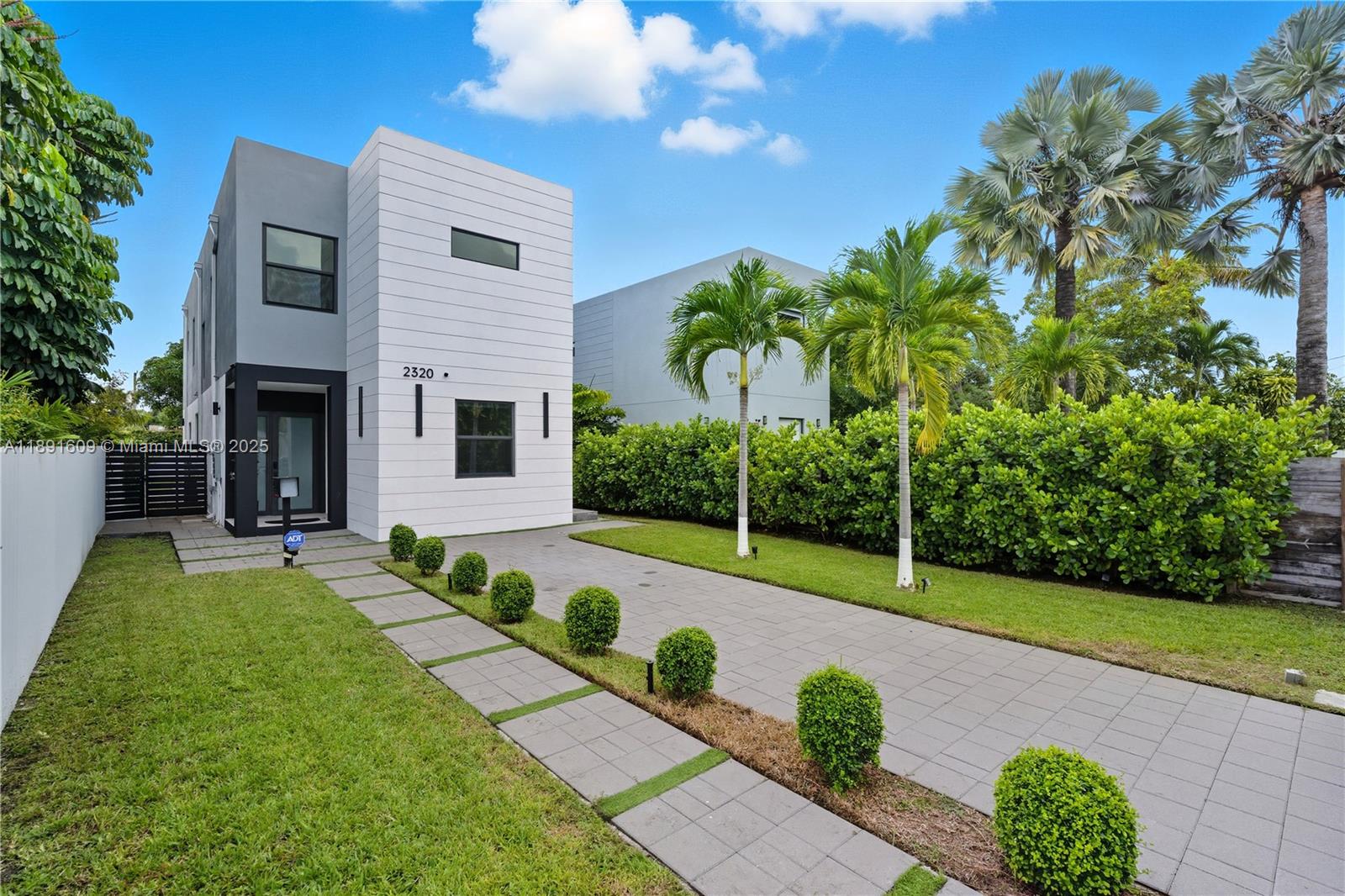 2320 SW 14th St