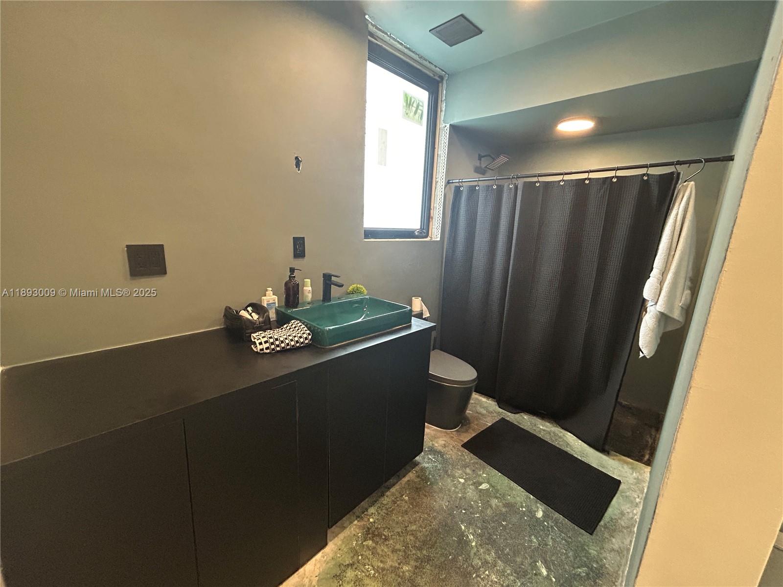 150 NW 44th St Miami, FL 33127