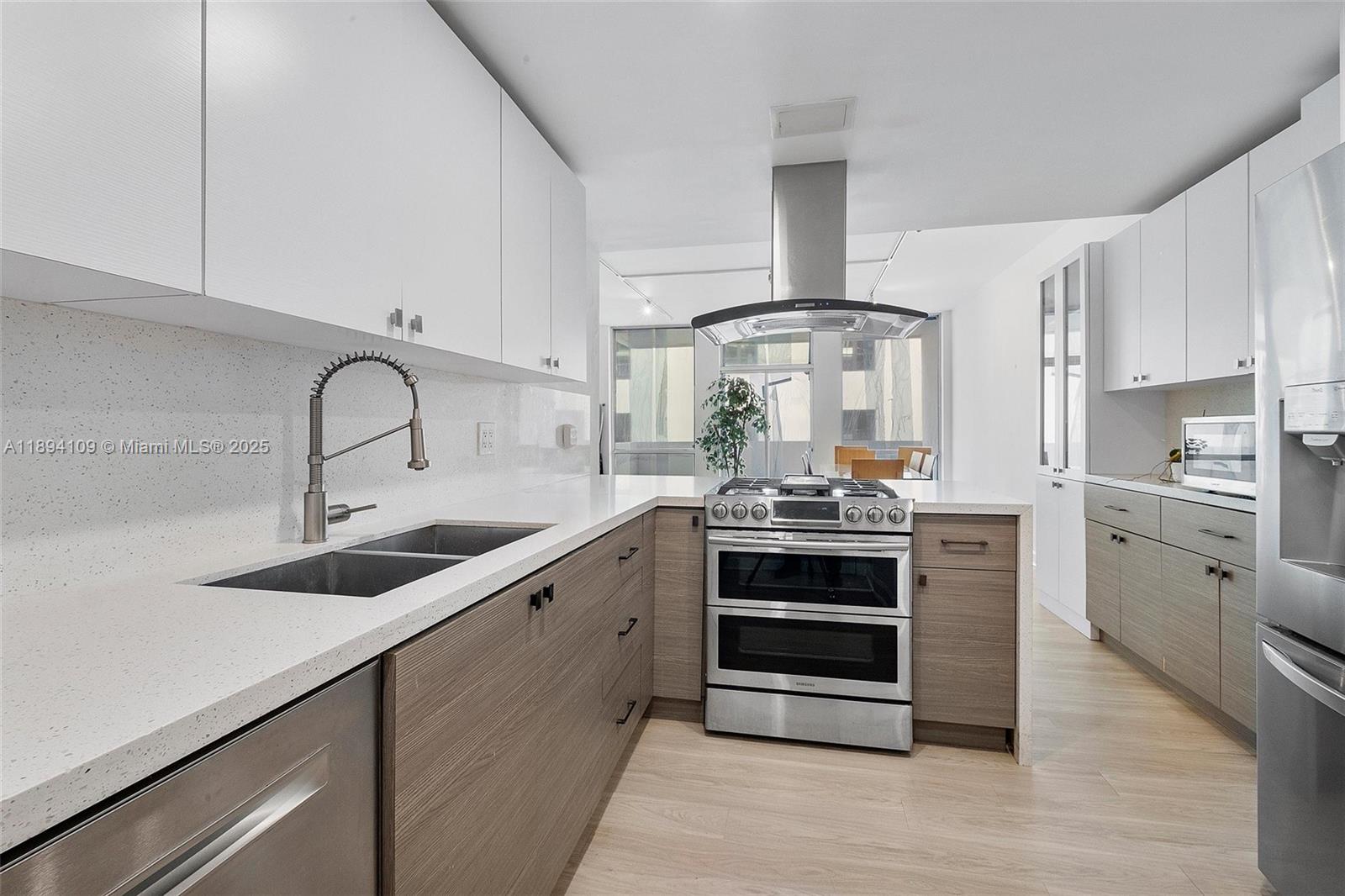 700 Biltmore Way #402