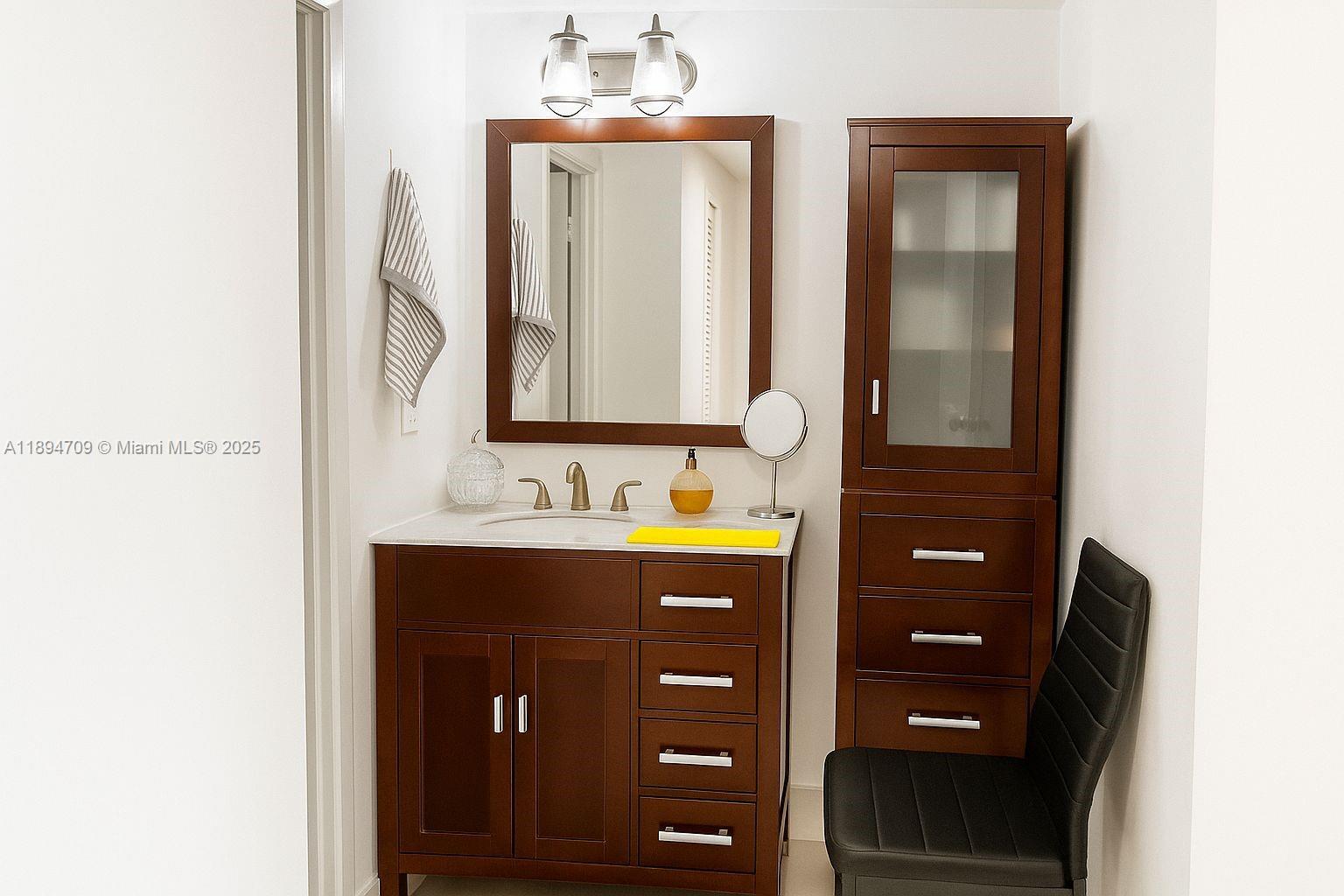 image Arlen House West5