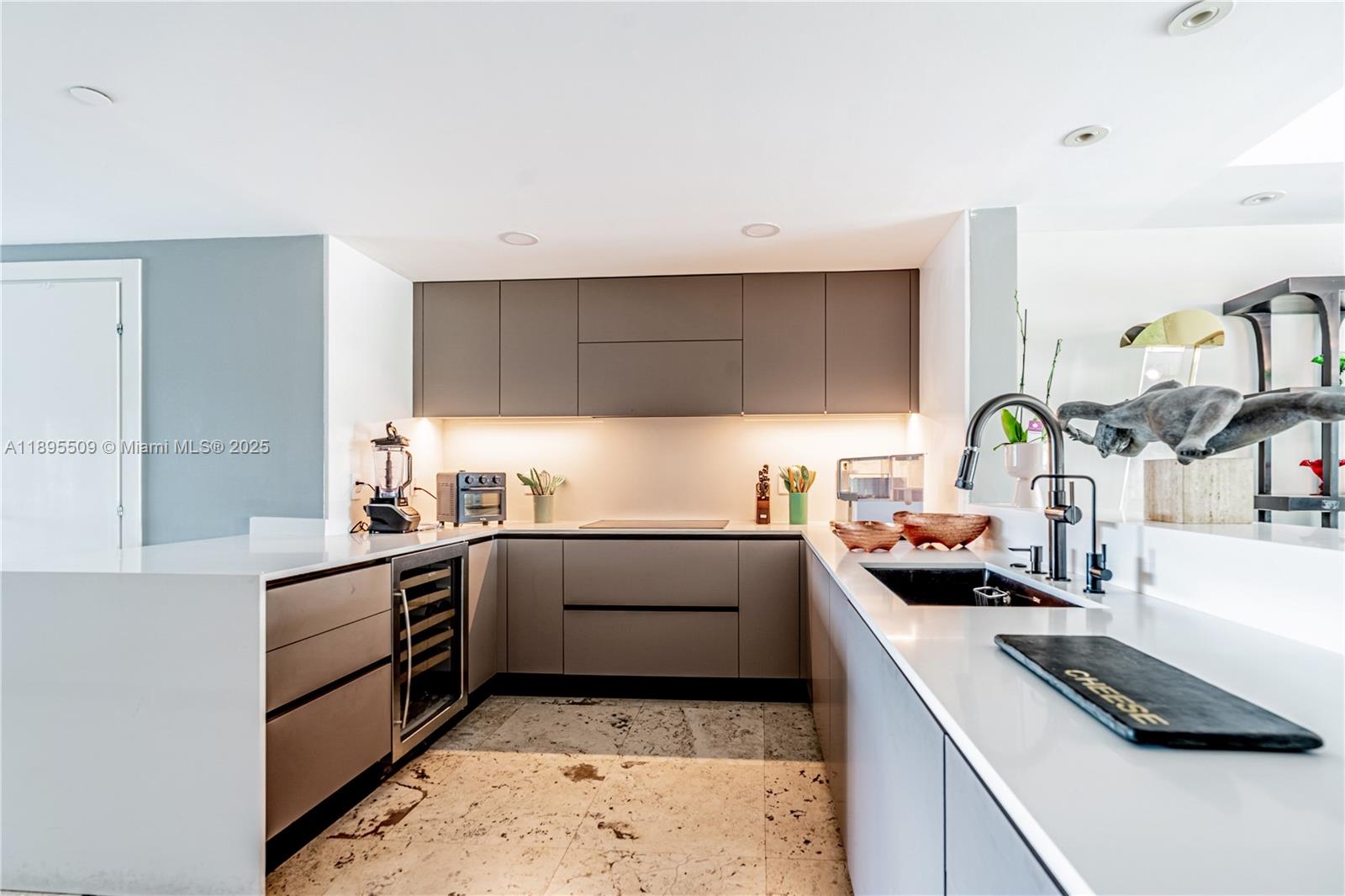 2627 S Bayshore Dr #504 Miami, FL 33133