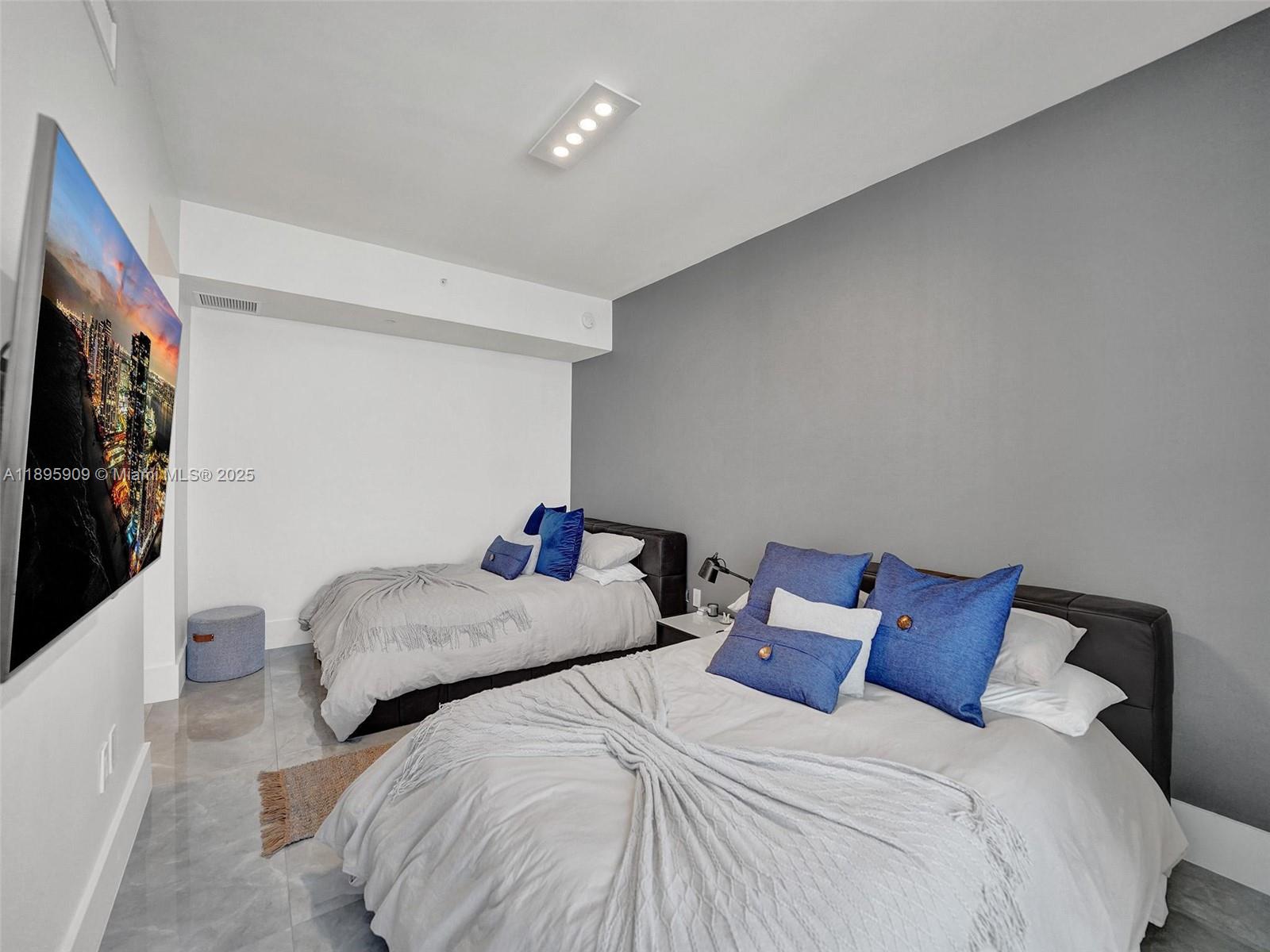 17875 Collins Ave #3902 Sunny Isles Beach, FL 33160