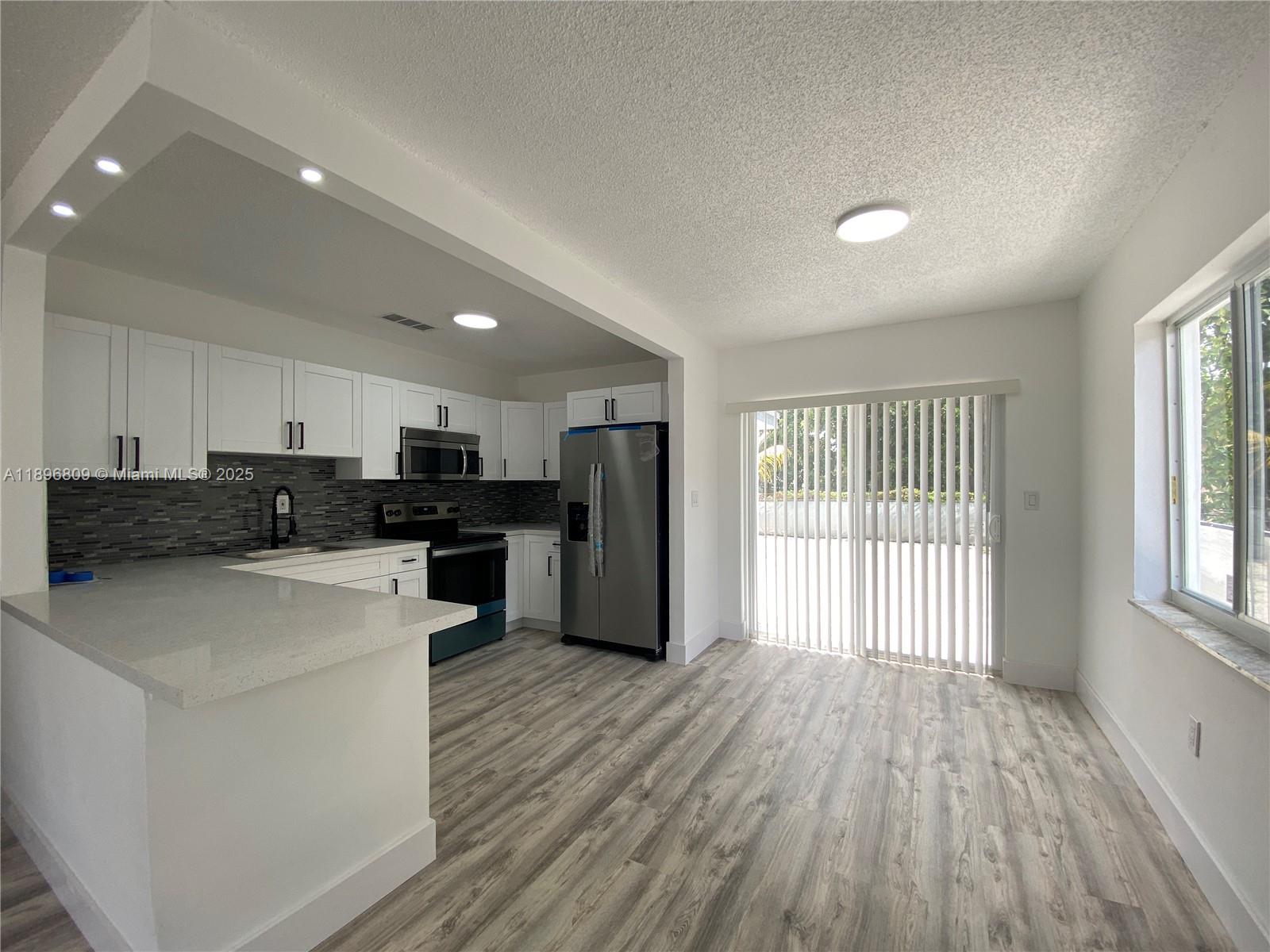 46 NW 44th St #46