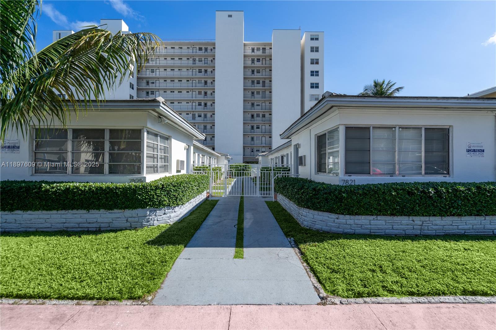 7829 Carlyle #4