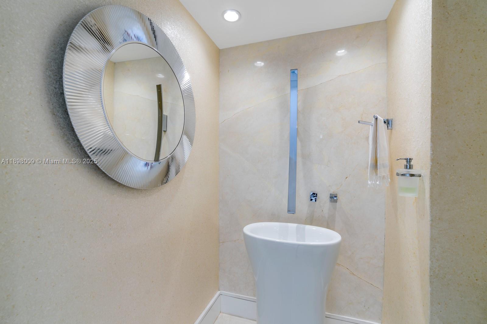 112 Paloma Dr Coral Gables, FL 33143 112 Paloma Dr Coral Gables, FL 33143