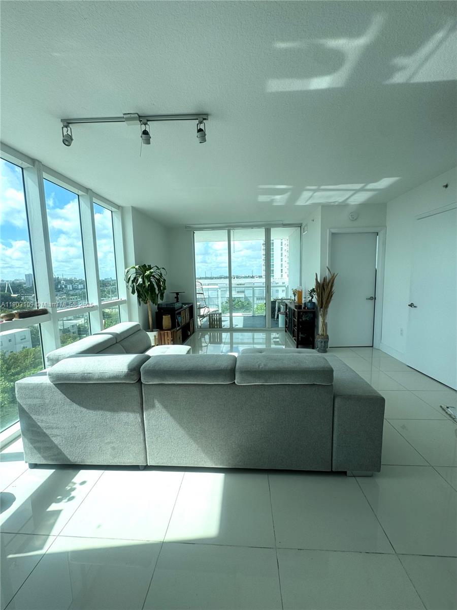 1871 NW S Riv Dr #903