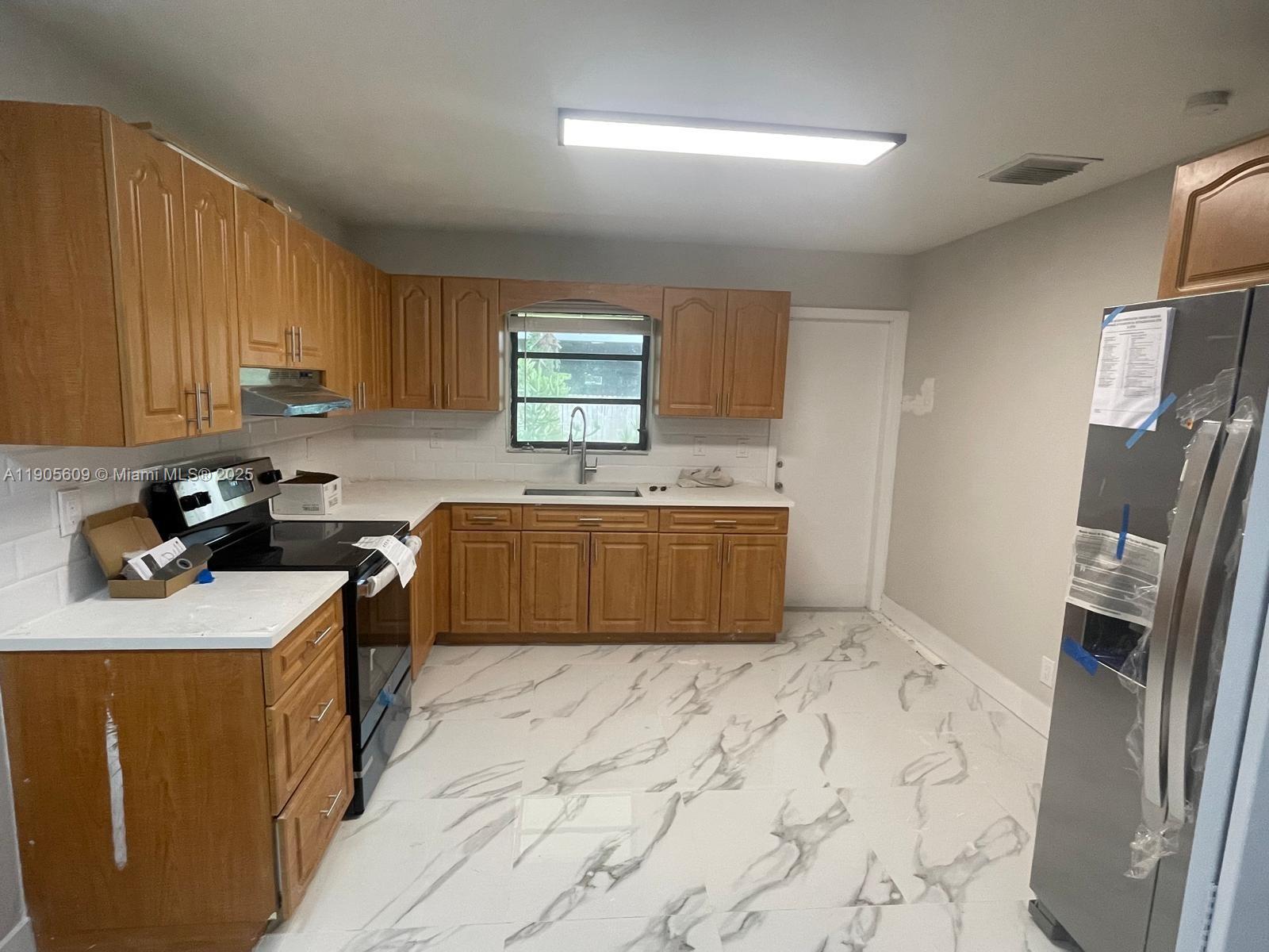 21123 E Dixie Hwy #21123