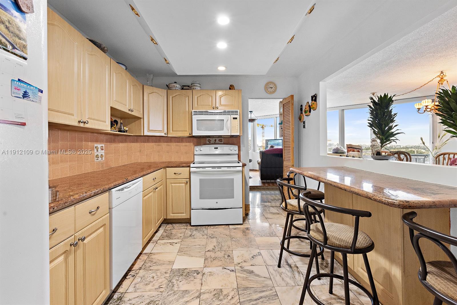 7135 Collins Ave #1425 Miami Beach, FL 33141