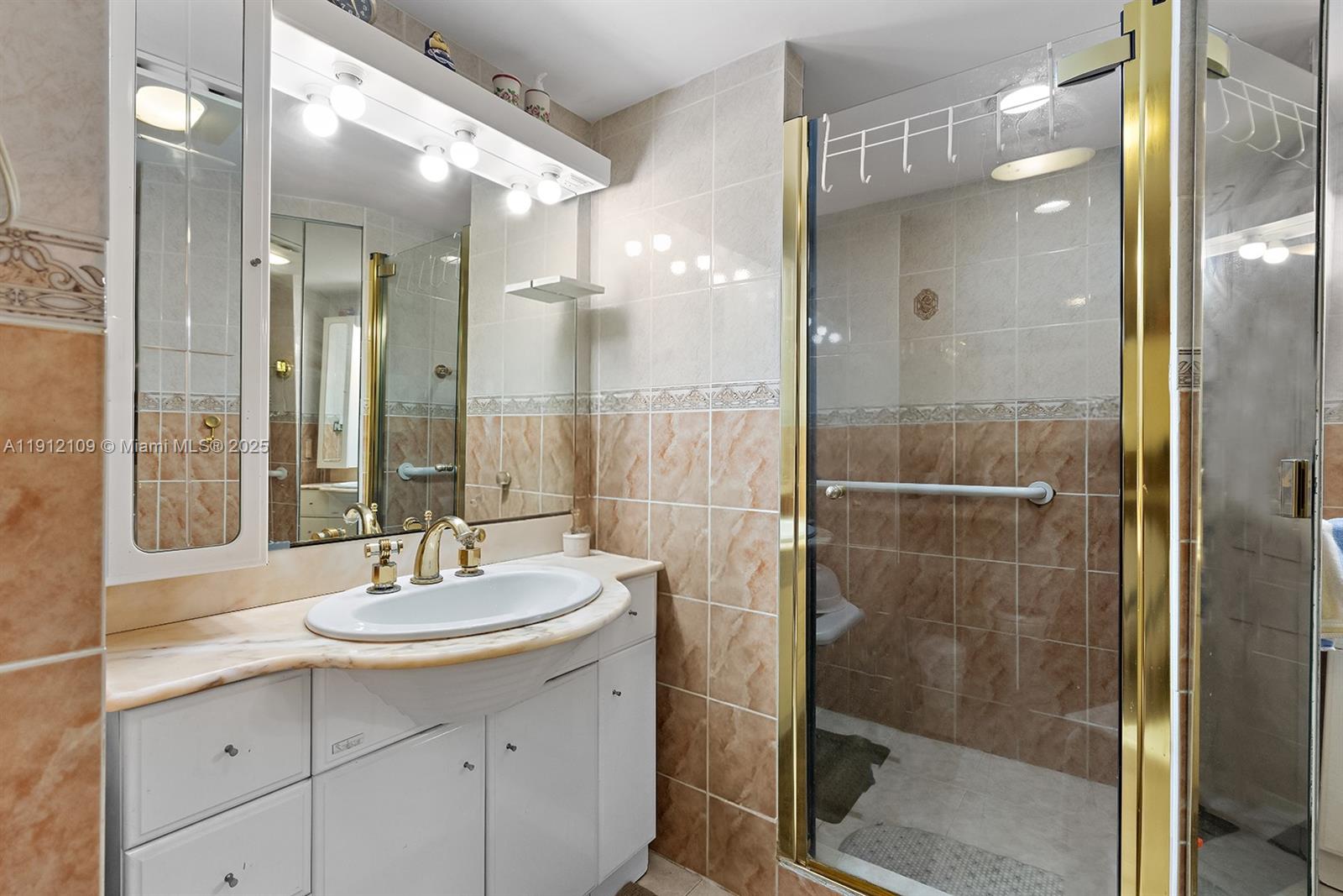 7135 Collins Ave #1425 Miami Beach, FL 33141