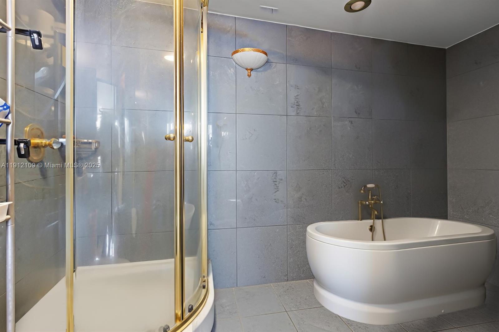 7135 Collins Ave #1425 Miami Beach, FL 33141