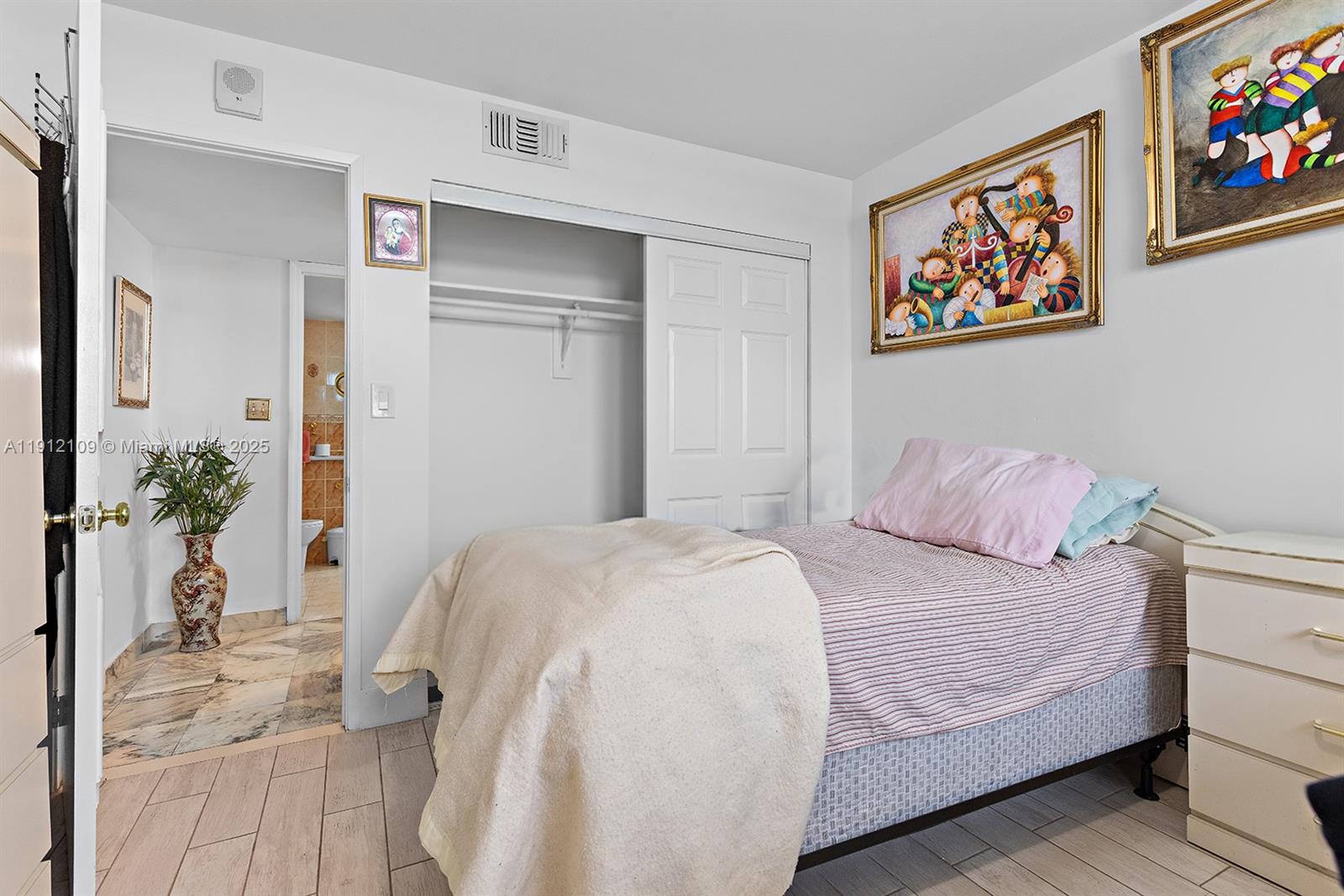 7135 Collins Ave #1425 Miami Beach, FL 33141