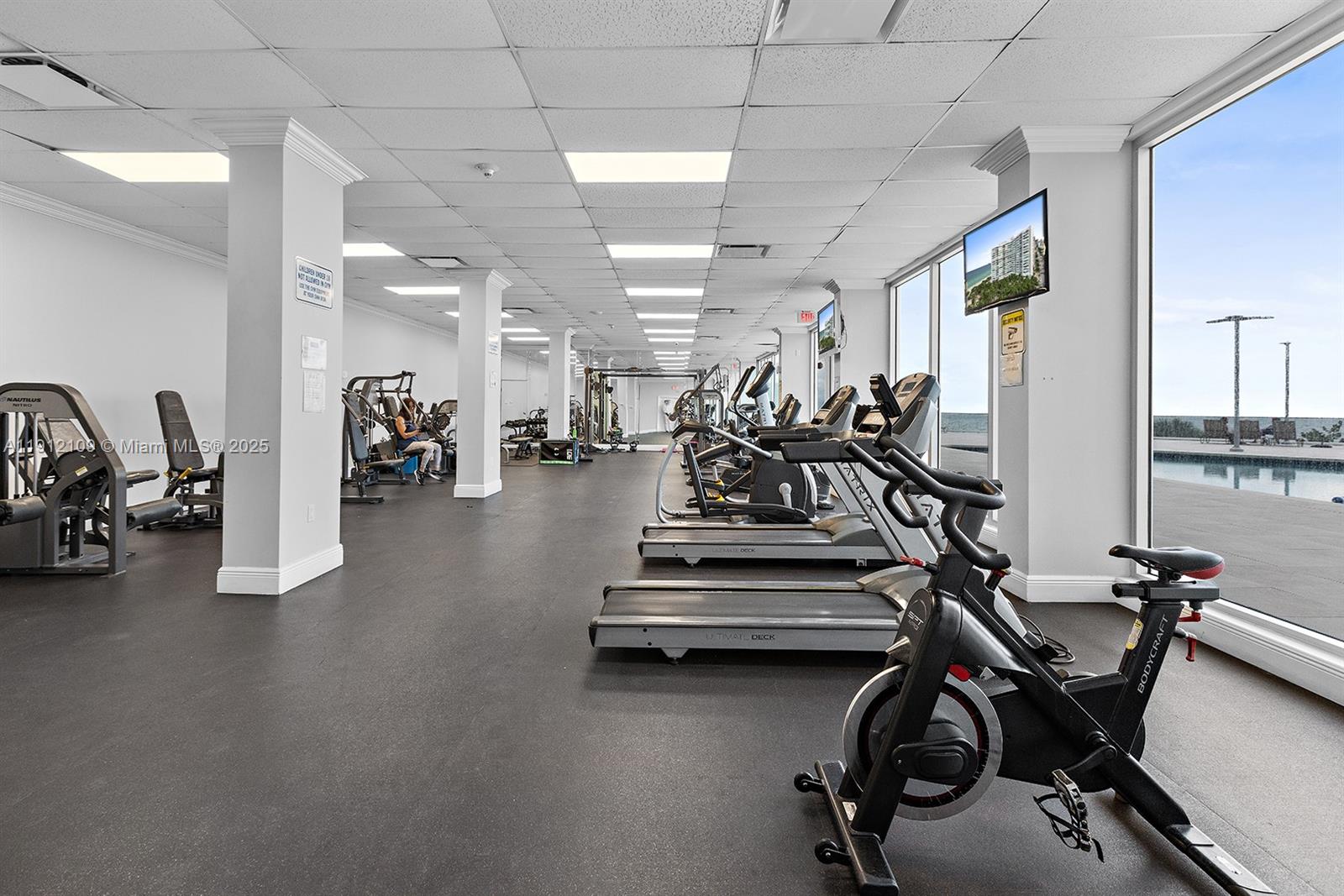 7135 Collins Ave #1425 Miami Beach, FL 33141