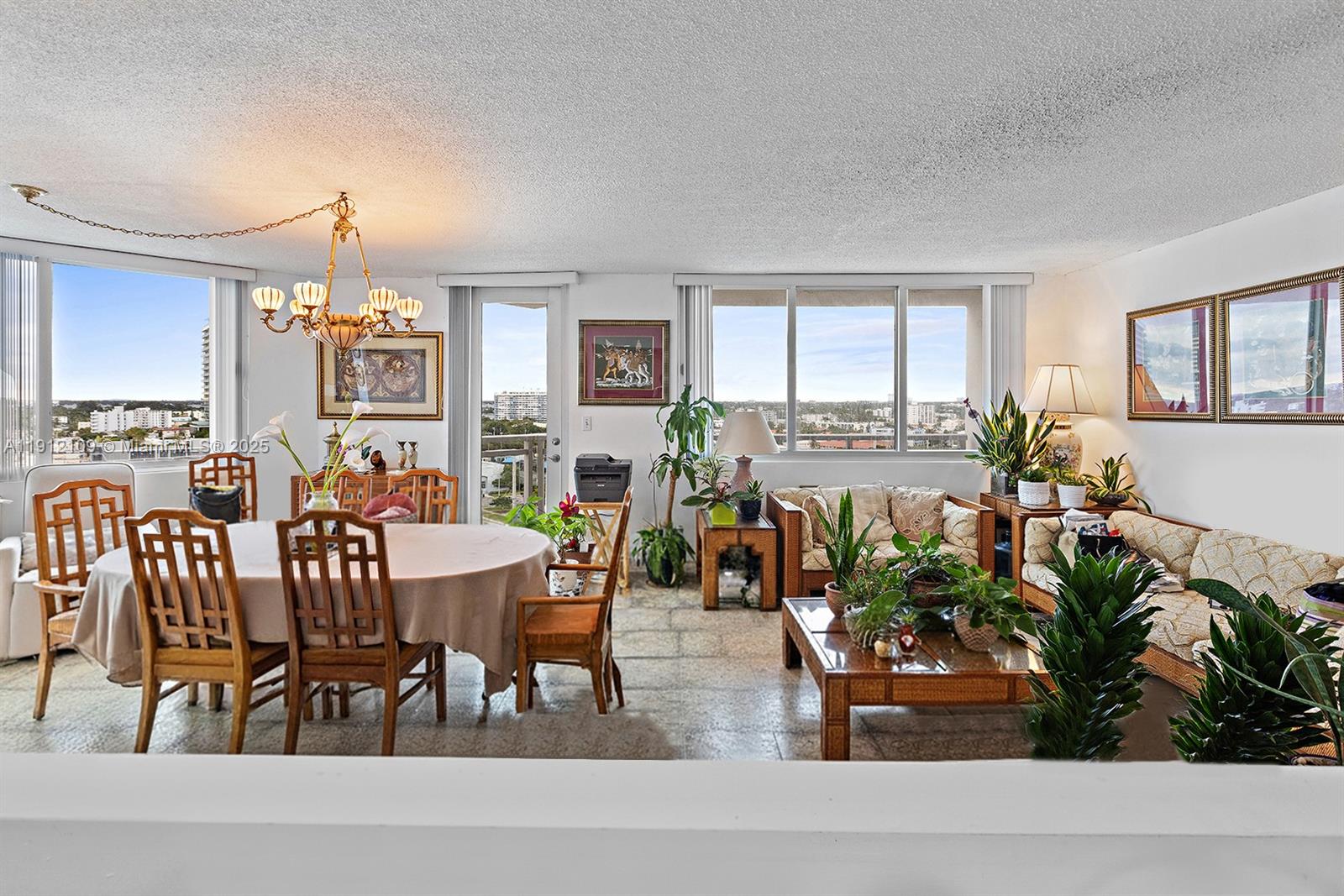 7135 Collins Ave #1425 Miami Beach, FL 33141