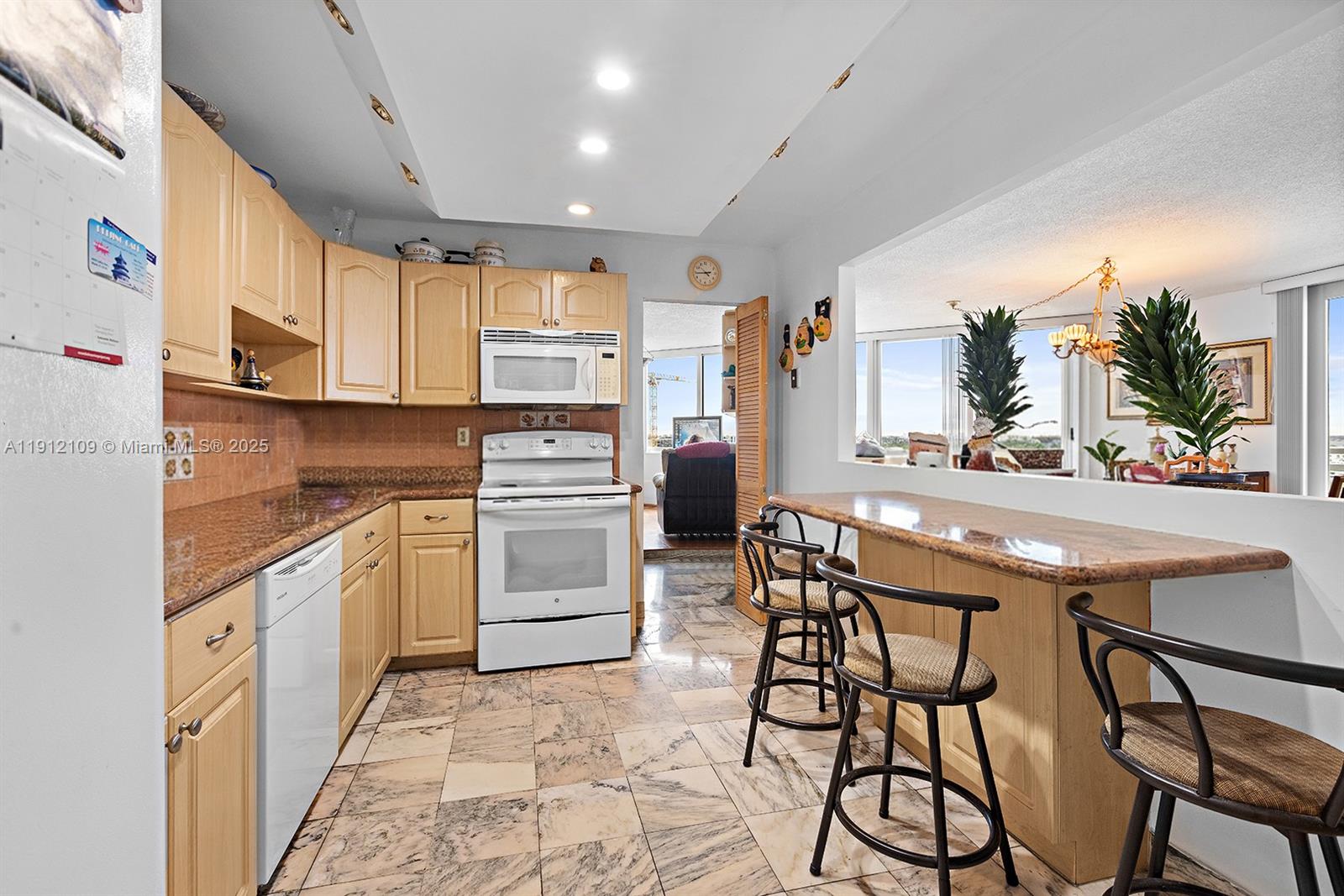 7135 Collins Ave #1425 Miami Beach, FL 33141