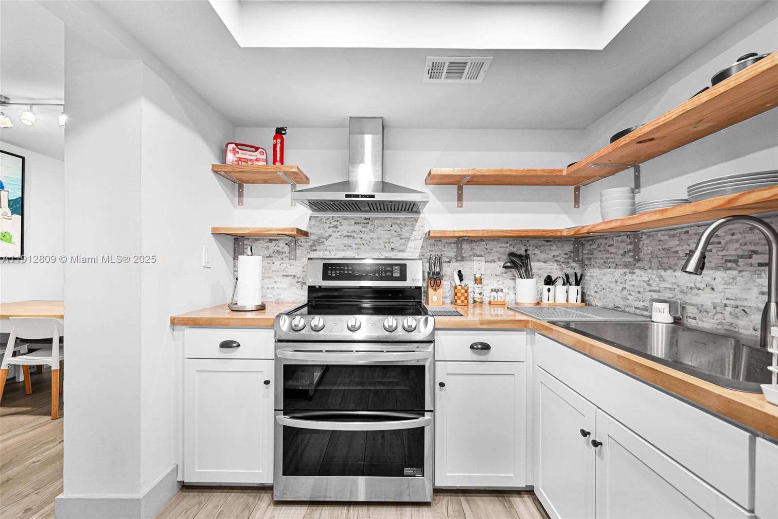 1418 Collins Ave #302 Miami Beach, FL 33139