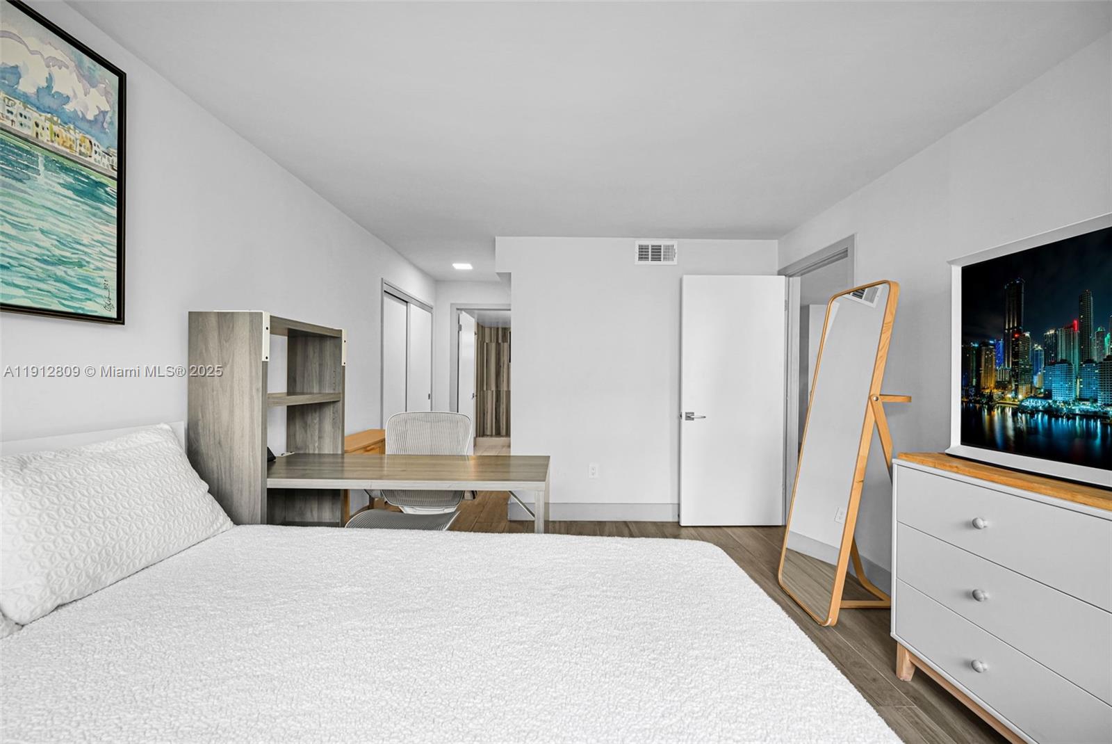 1418 Collins Ave #302 Miami Beach, FL 33139