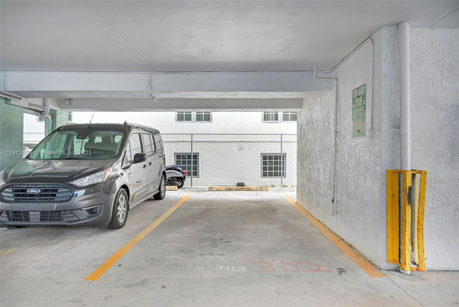 1418 Collins Ave #302 Miami Beach, FL 33139