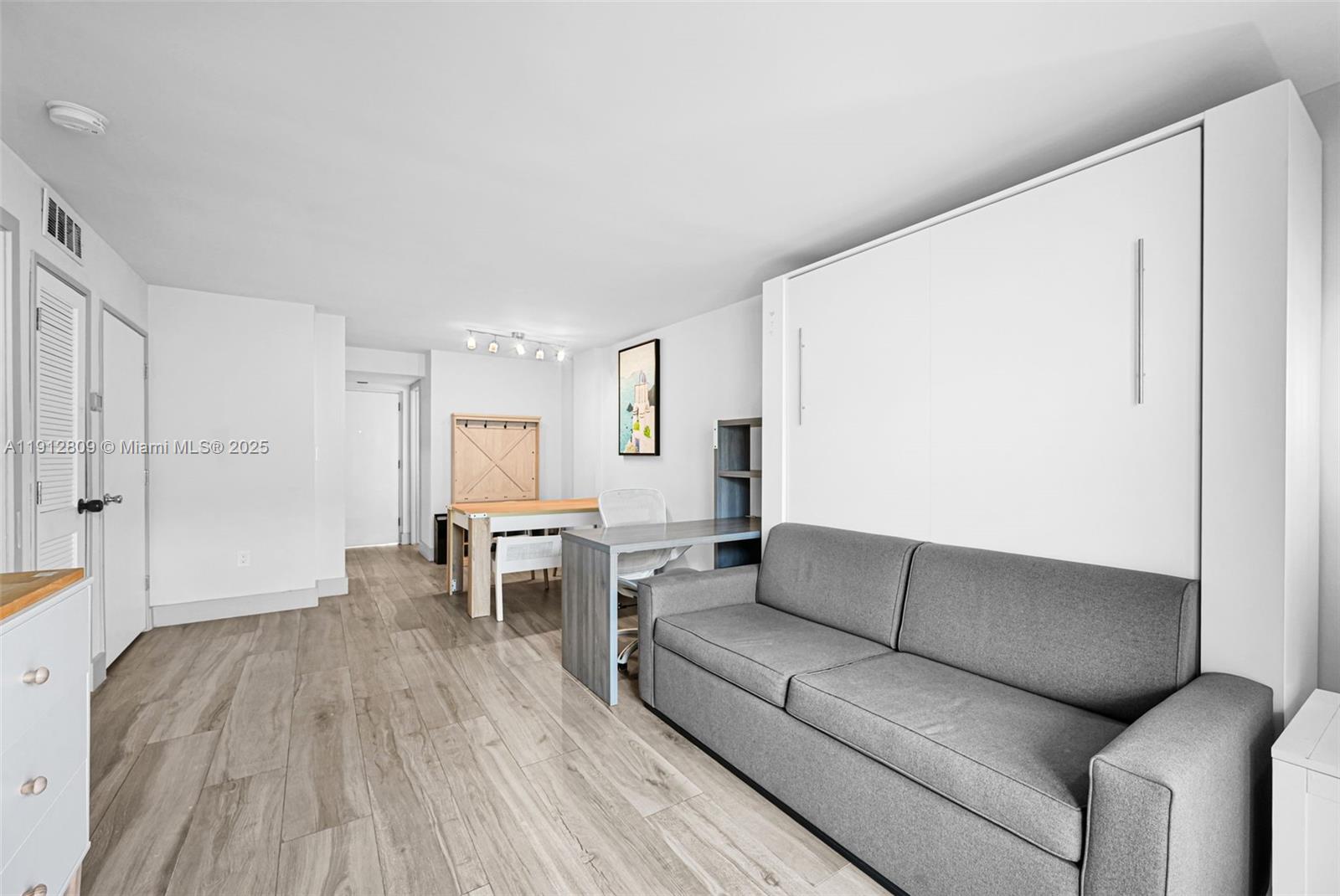 1418 Collins Ave #302 Miami Beach, FL 33139