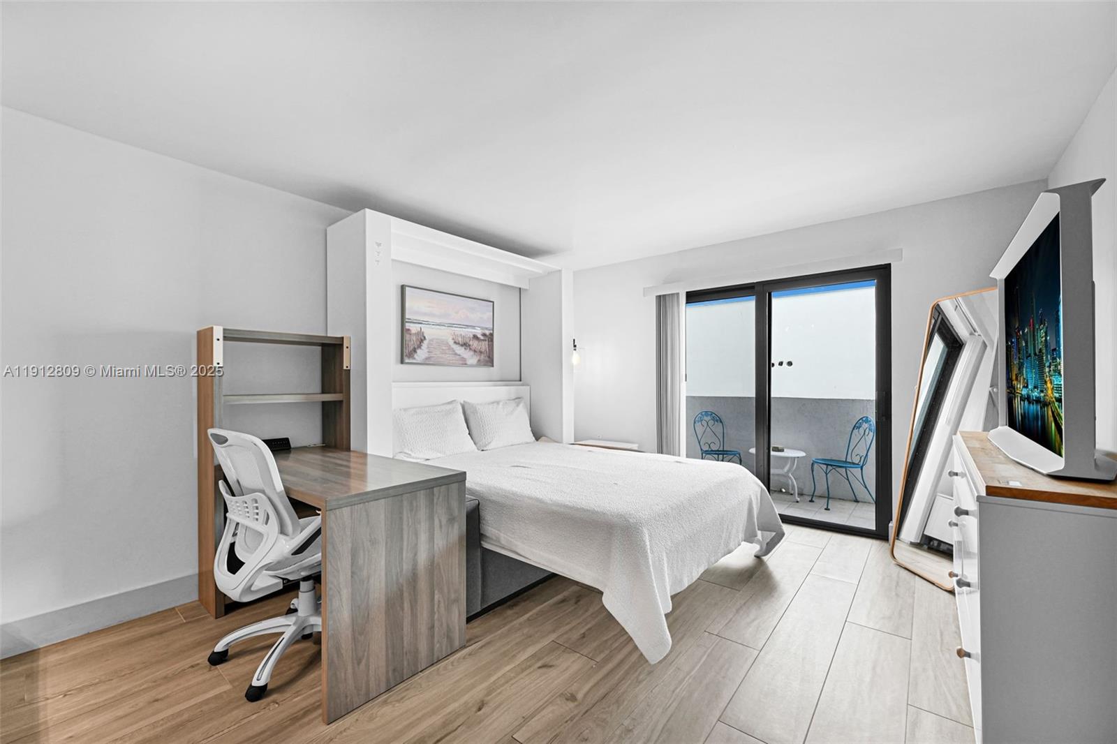 1418 Collins Ave #302 Miami Beach, FL 33139