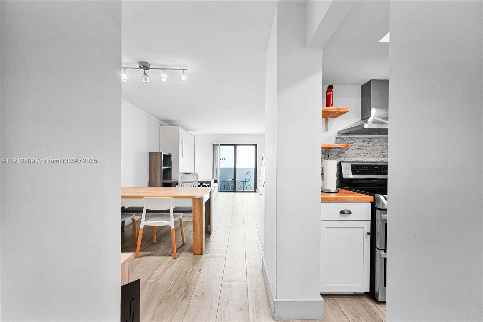 1418 Collins Ave #302 Miami Beach, FL 33139