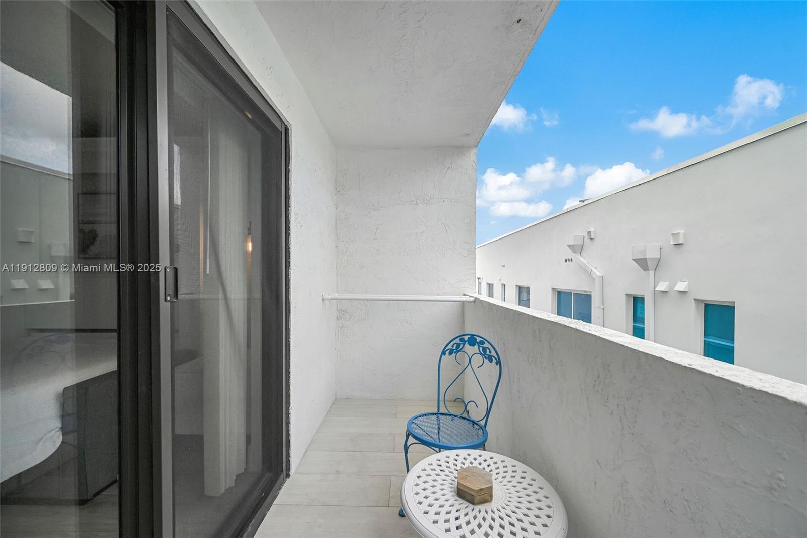 1418 Collins Ave #302 Miami Beach, FL 33139