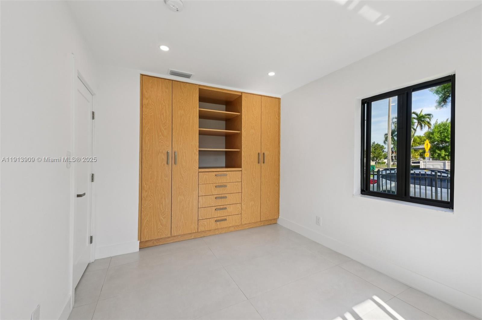 5152 SW 6th St Coral Gables, FL 33134