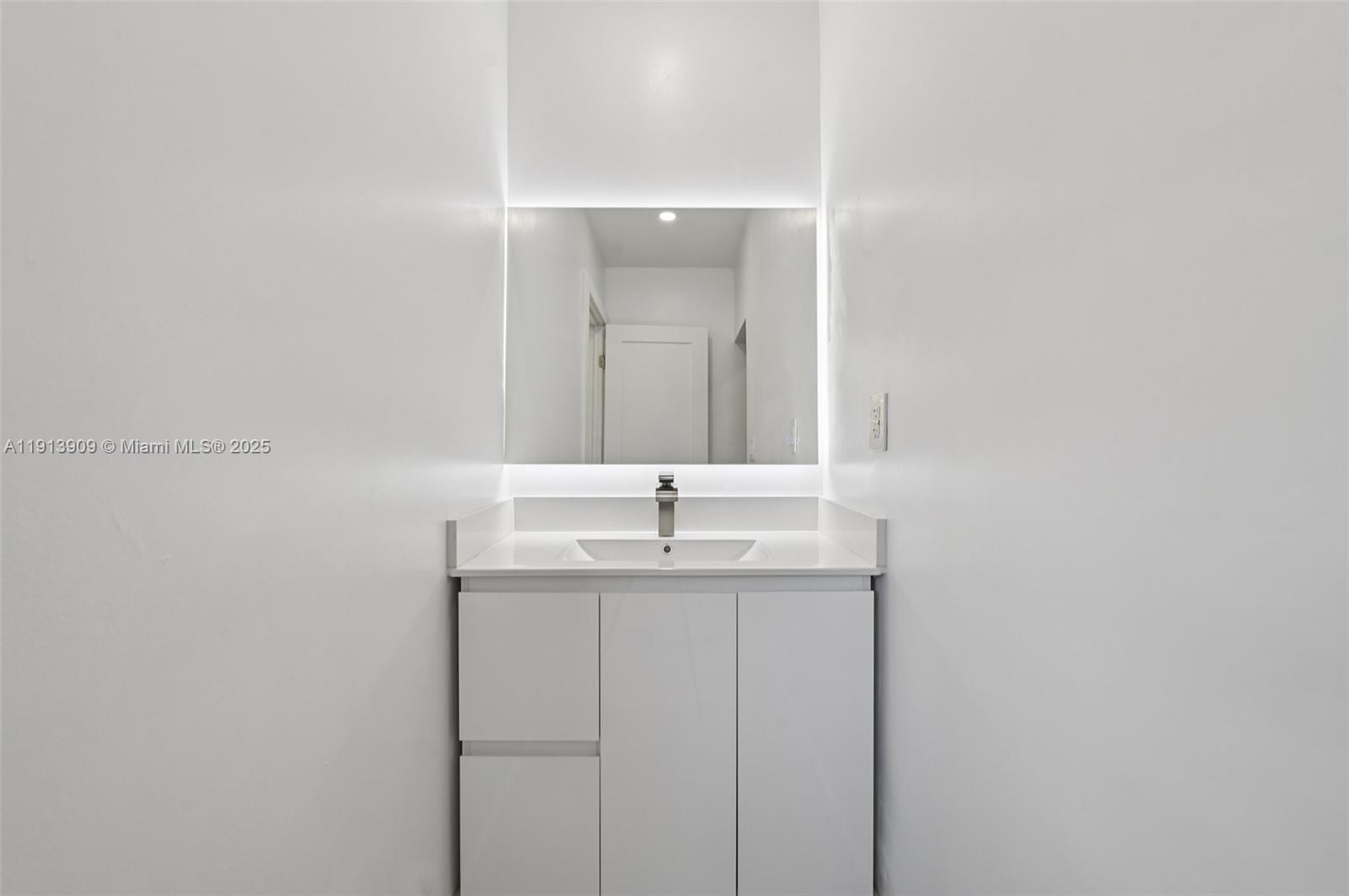 5152 SW 6th St Coral Gables, FL 33134